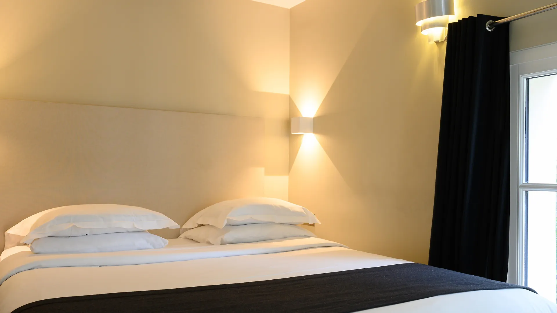 ****  Hotel Helzear Etoile Paris France